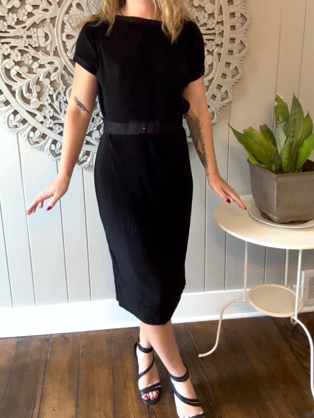 VTG 1960s Accordion Pleat Cape Back Watteau Midi Dress Black